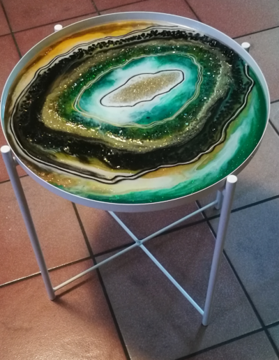 tavolo rotondo in resina verde